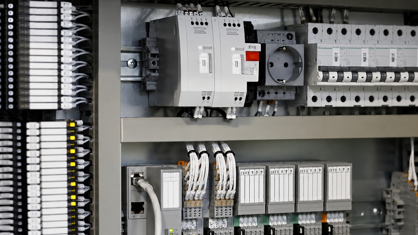 Como a automação CLP reduz o desperdício de energia 