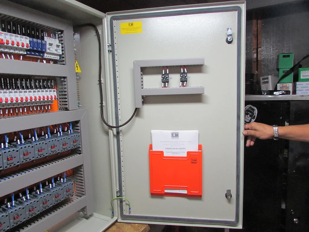 Quadro de Distribuição de Força para Ar Condicionado